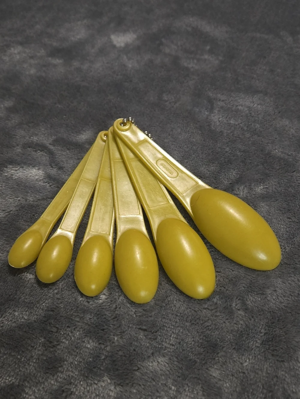 Vintage Nevco Measuring Spoons Yellow British Hong Kong Plastic